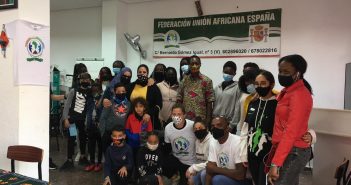 Encuentro de María Ribera con chicas de la Federación Unión Africa España