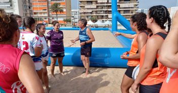 La FRCV va estrenar el seu camp inflable en el torneig de rugbi platja de Gandia